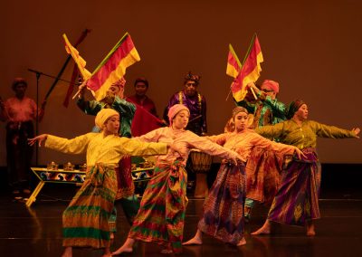 Dancers in traditional Southern Philippines clothing