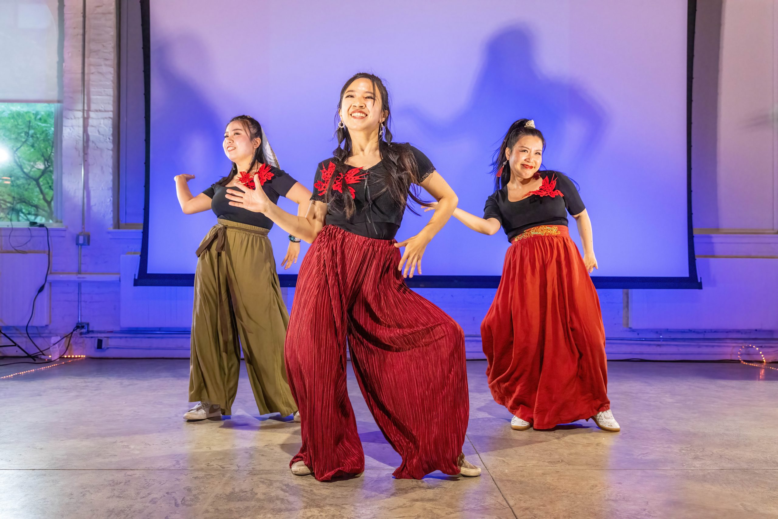 3 dancers